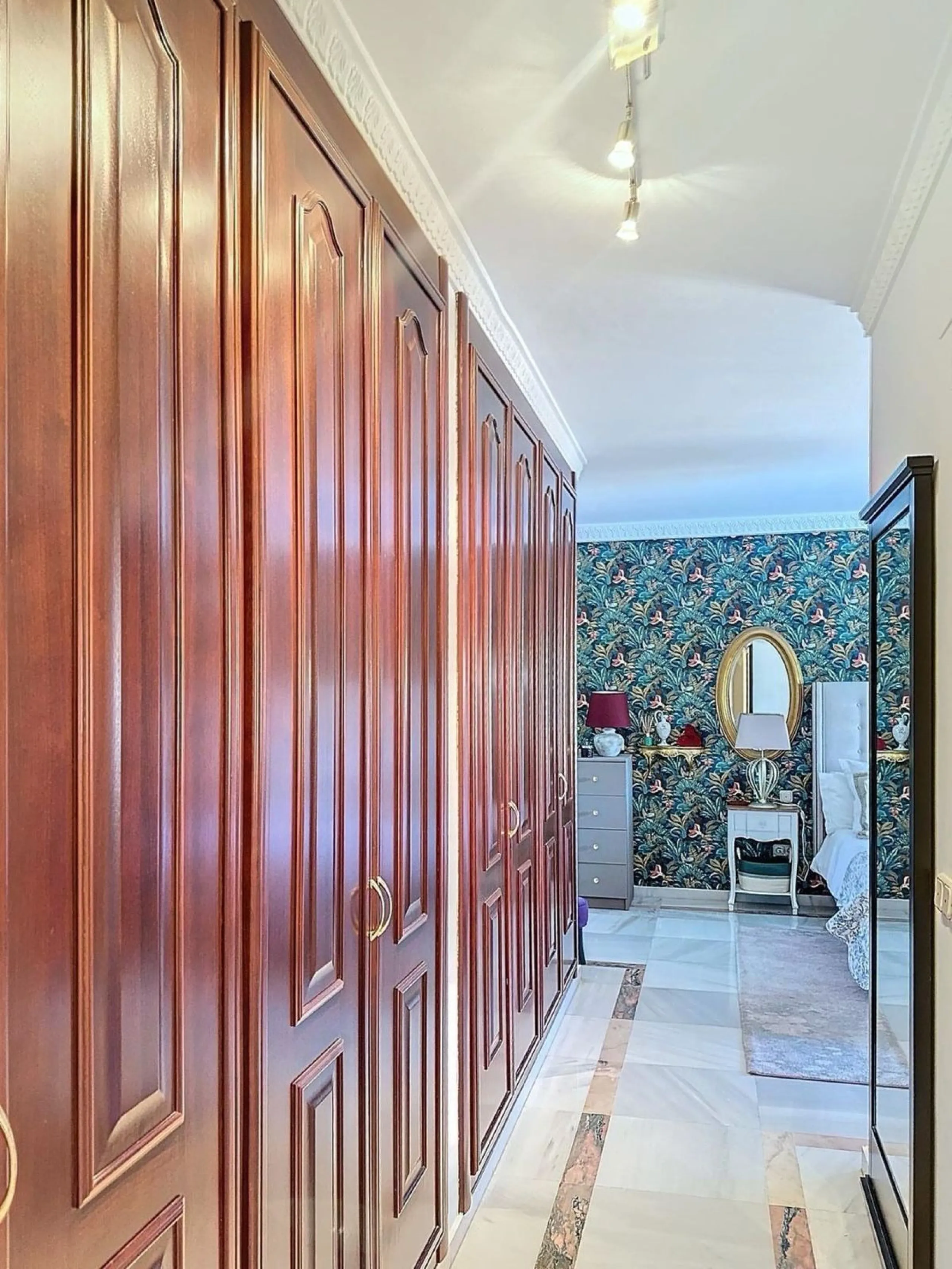 House - Detached Villa в продаже в Rincón de la Victoria, Málaga. В доме 5 спален и 4 ванных комнат. Площадь дома 658 м². Площадь участка 2197 м²