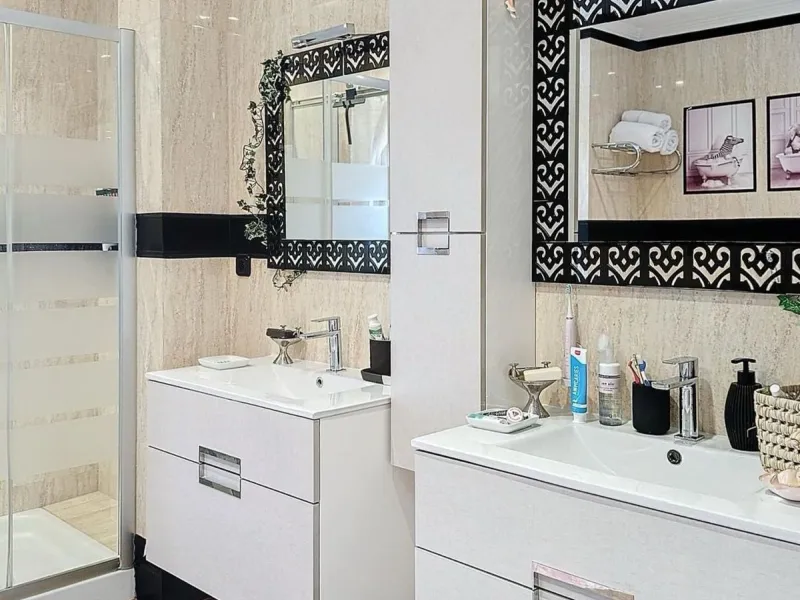 House - Detached Villa в продаже в Rincón de la Victoria, Málaga. В доме 5 спален и 4 ванных комнат. Площадь дома 658 м². Площадь участка 2197 м²