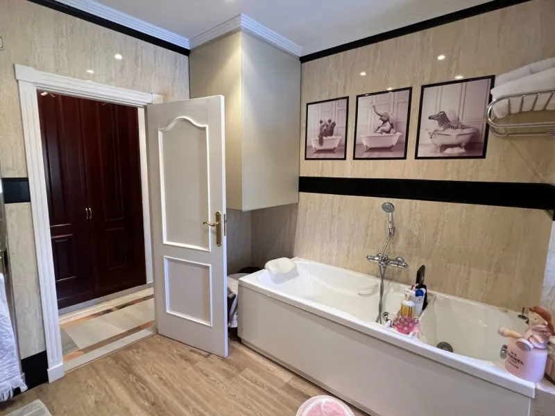 House - Detached Villa в продаже в Rincón de la Victoria, Málaga. В доме 5 спален и 4 ванных комнат. Площадь дома 658 м². Площадь участка 2197 м²