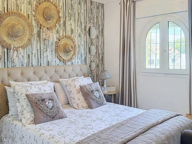 House - Detached Villa в продаже в Rincón de la Victoria, Málaga. В доме 5 спален и 4 ванных комнат. Площадь дома 658 м². Площадь участка 2197 м²