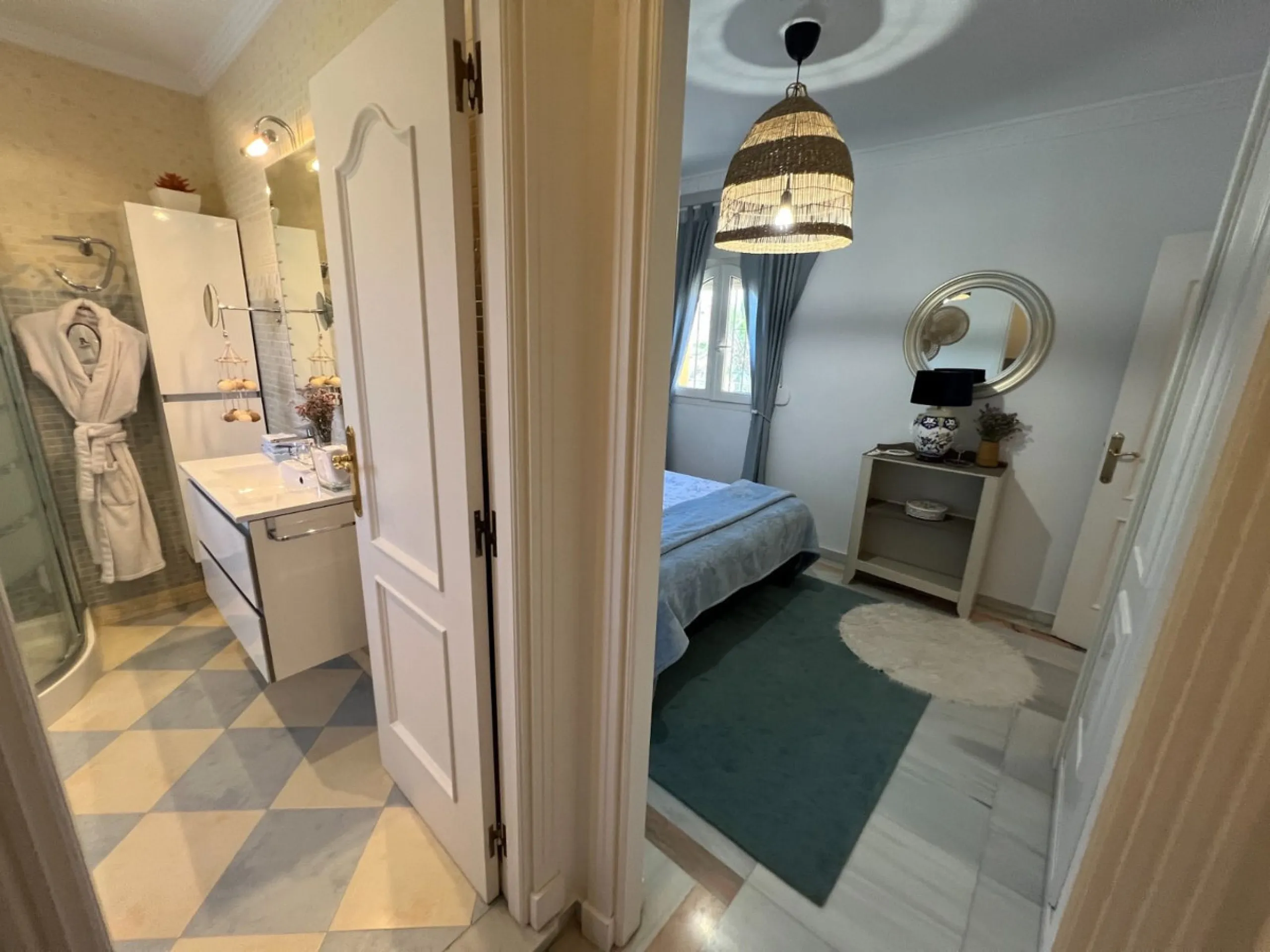 House - Detached Villa в продаже в Rincón de la Victoria, Málaga. В доме 5 спален и 4 ванных комнат. Площадь дома 658 м². Площадь участка 2197 м²