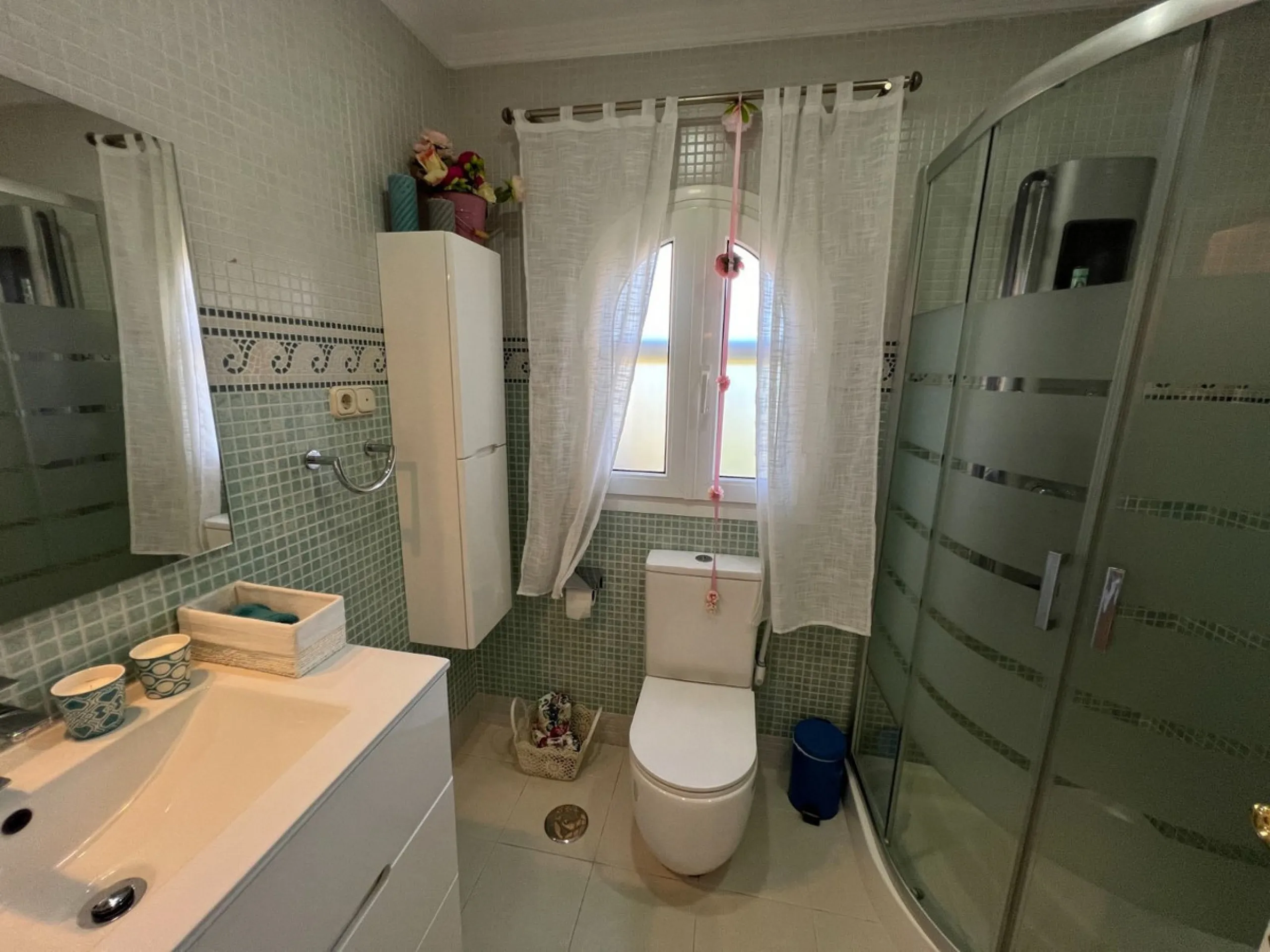 House - Detached Villa в продаже в Rincón de la Victoria, Málaga. В доме 5 спален и 4 ванных комнат. Площадь дома 658 м². Площадь участка 2197 м²