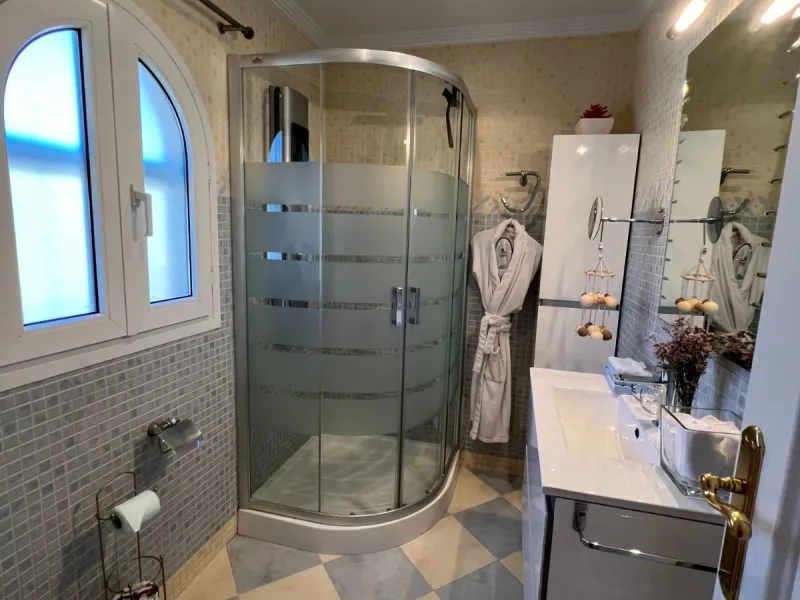 House - Detached Villa в продаже в Rincón de la Victoria, Málaga. В доме 5 спален и 4 ванных комнат. Площадь дома 658 м². Площадь участка 2197 м²
