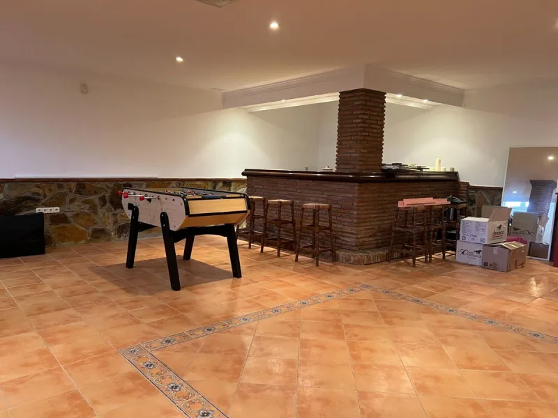 House - Detached Villa в продаже в Rincón de la Victoria, Málaga. В доме 5 спален и 4 ванных комнат. Площадь дома 658 м². Площадь участка 2197 м²
