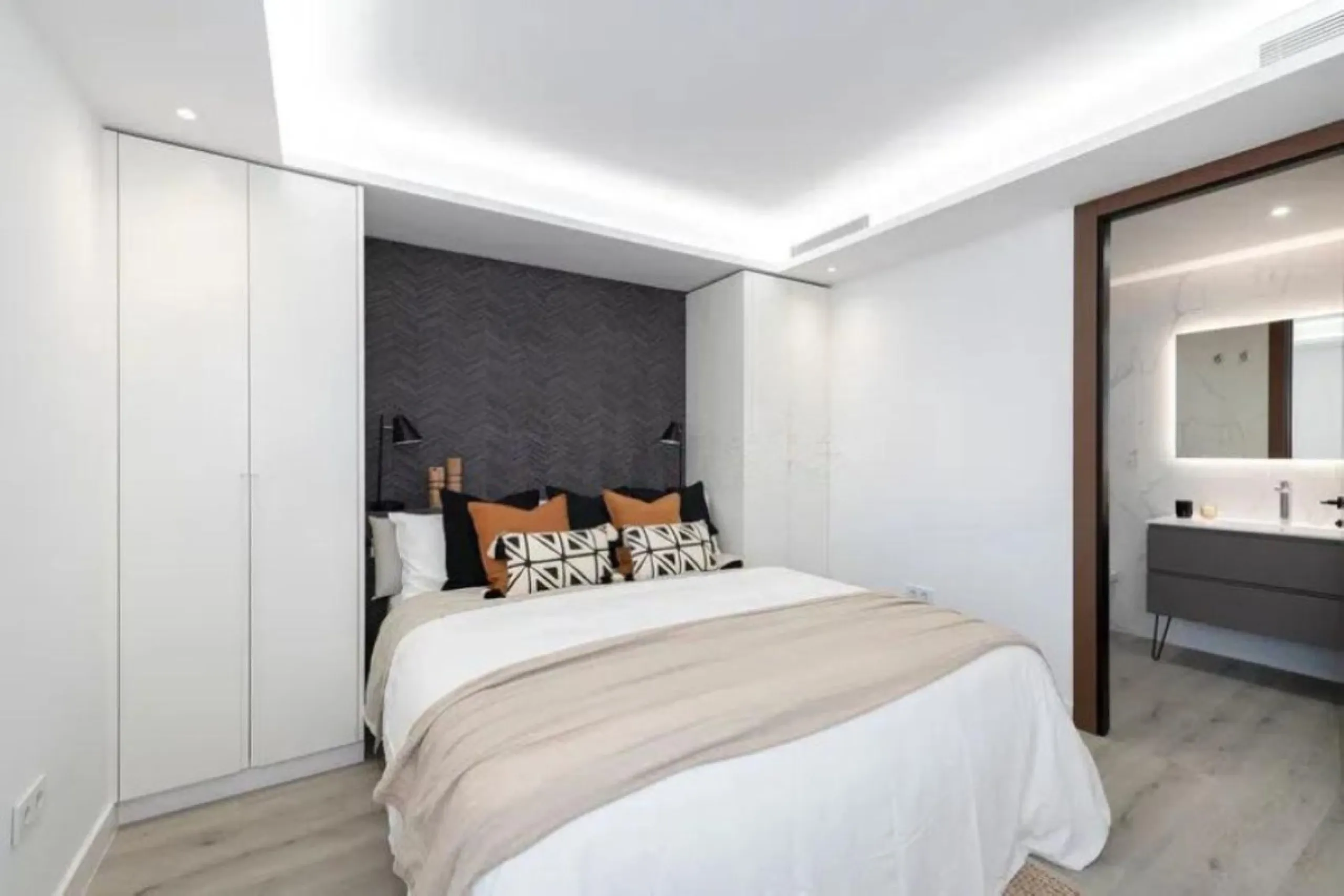 Middle Floor Apartment, Puerto Banús, Costa del Sol.