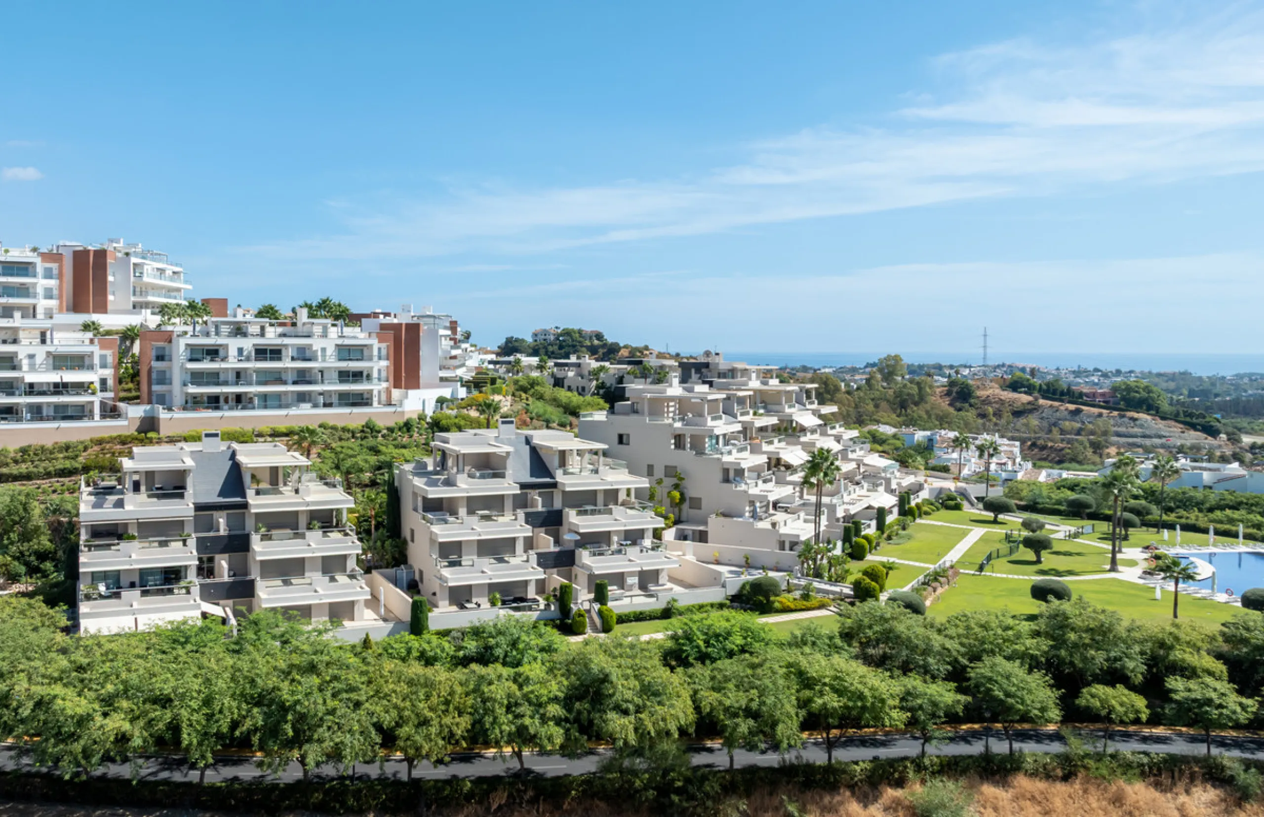 This modern apartment offers a range of features designed to enhance your living experience. The property boasts three bedrooms, each with its own en-suite bathroom, adding a touch of luxury. The apartment's west orientation allows for ample natural light