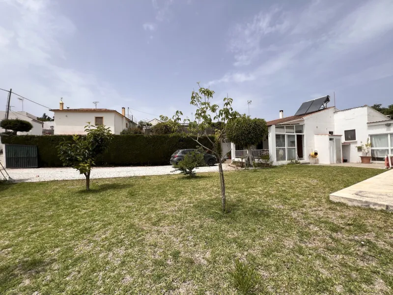 House - Detached Villa в продаже в Estepona, Málaga. В доме 5 спален и 3 ванных комнат. Площадь дома 218 м²