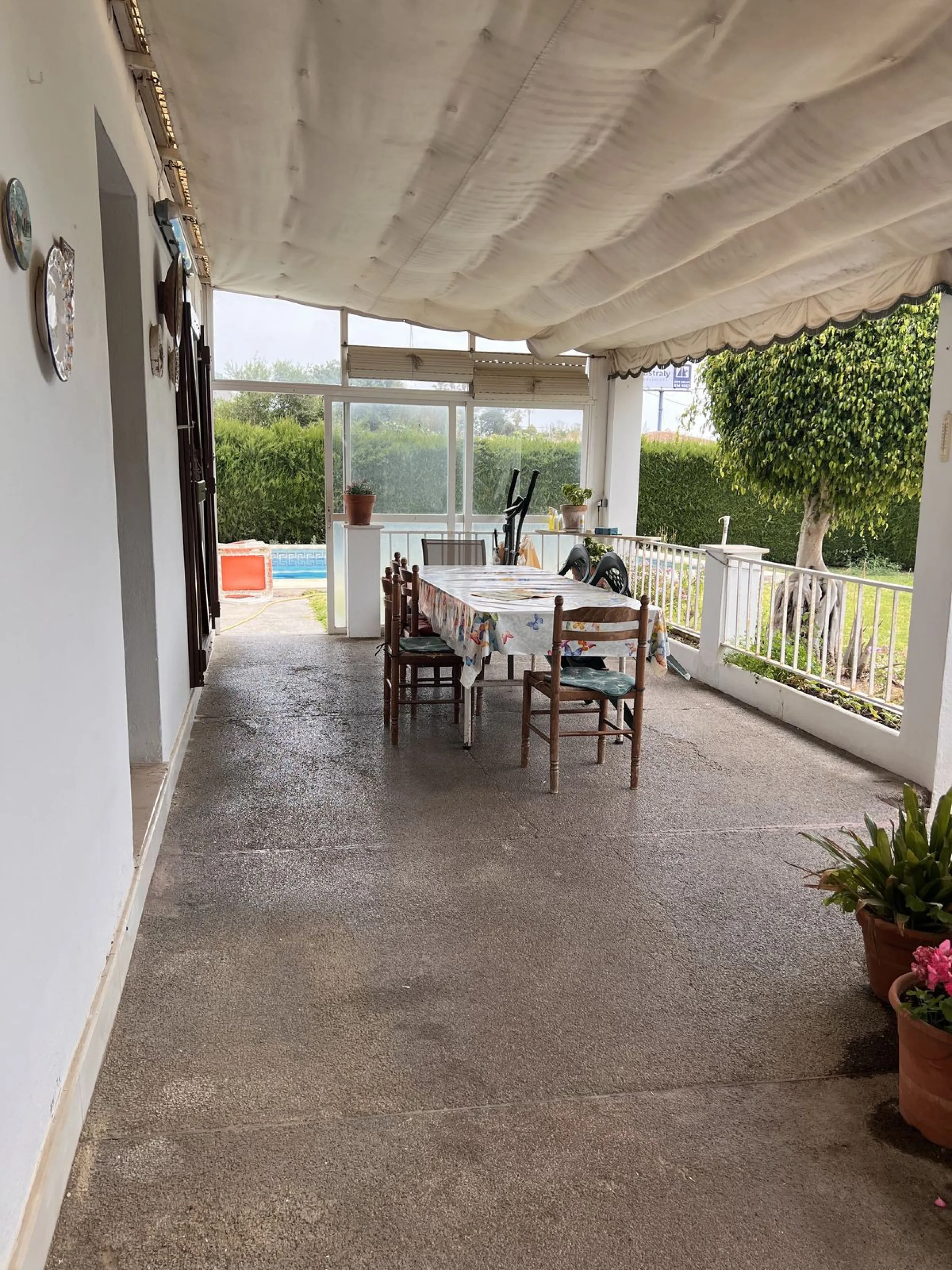 Large plot with house and swimming pool in the area of el Velerín.