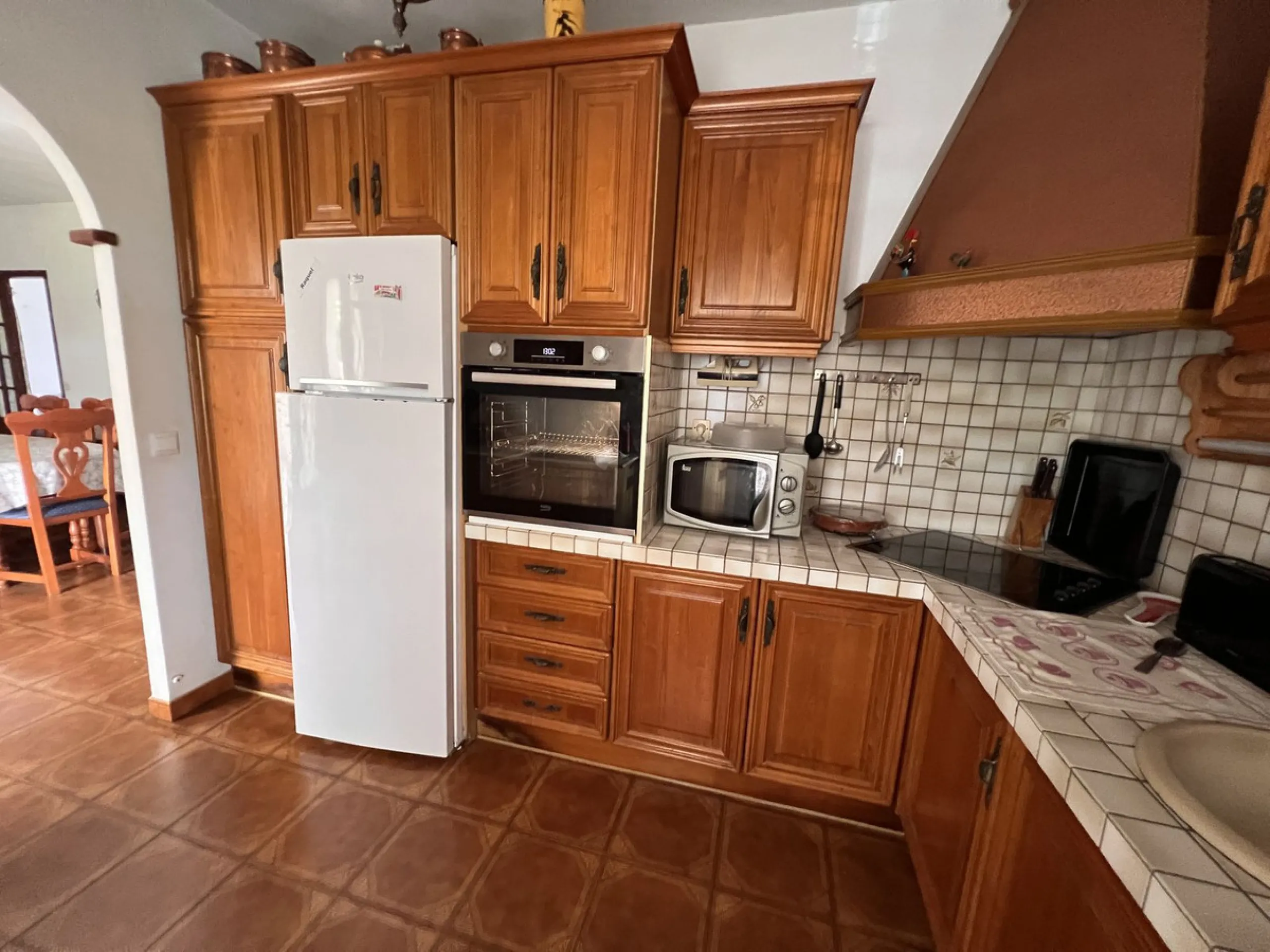 Large plot with house and swimming pool in the area of el Velerín.