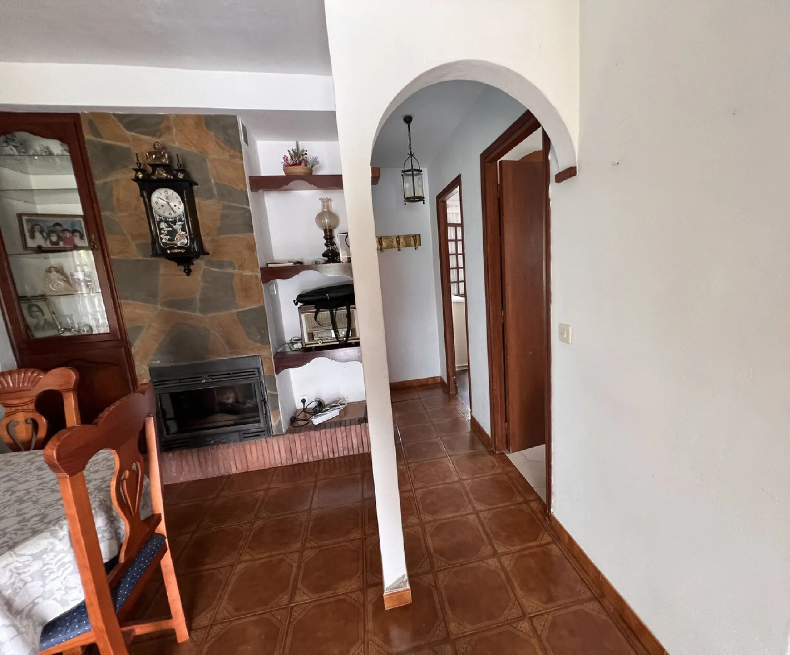 Large plot with house and swimming pool in the area of el Velerín.