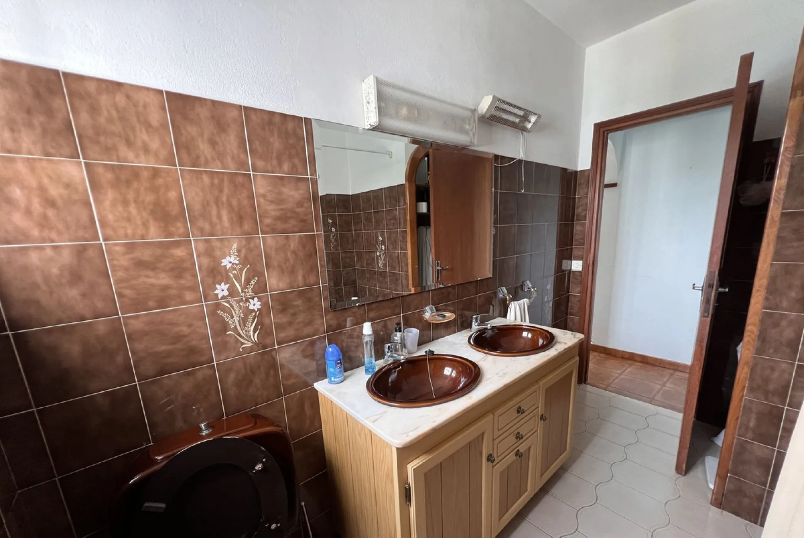 Large plot with house and swimming pool in the area of el Velerín.