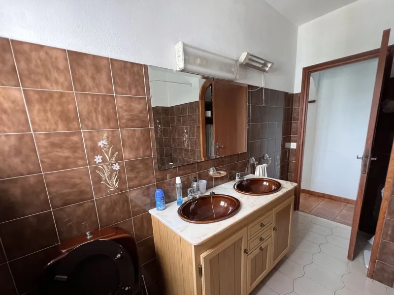 Large plot with house and swimming pool in the area of el Velerín.