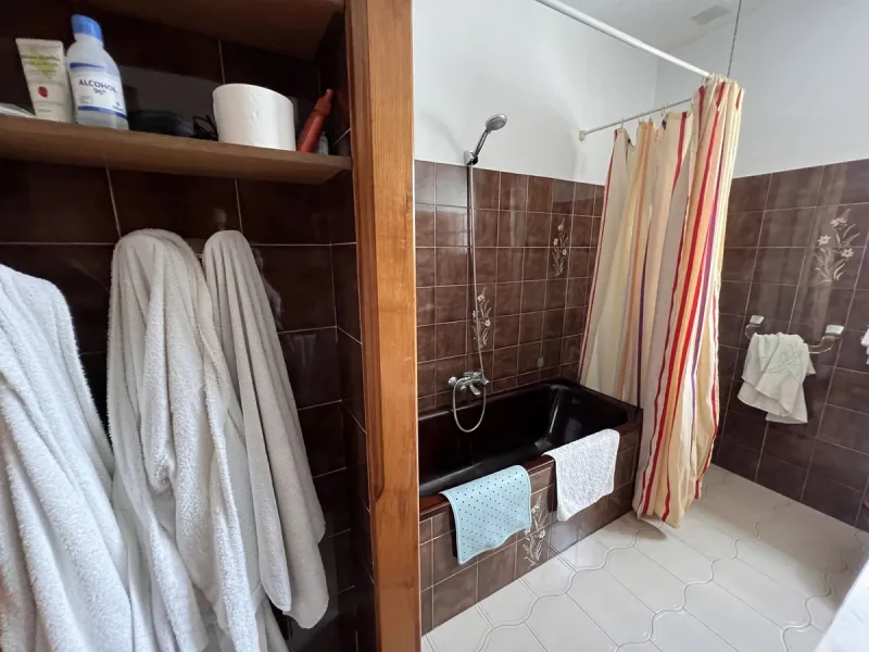 Large plot with house and swimming pool in the area of el Velerín.