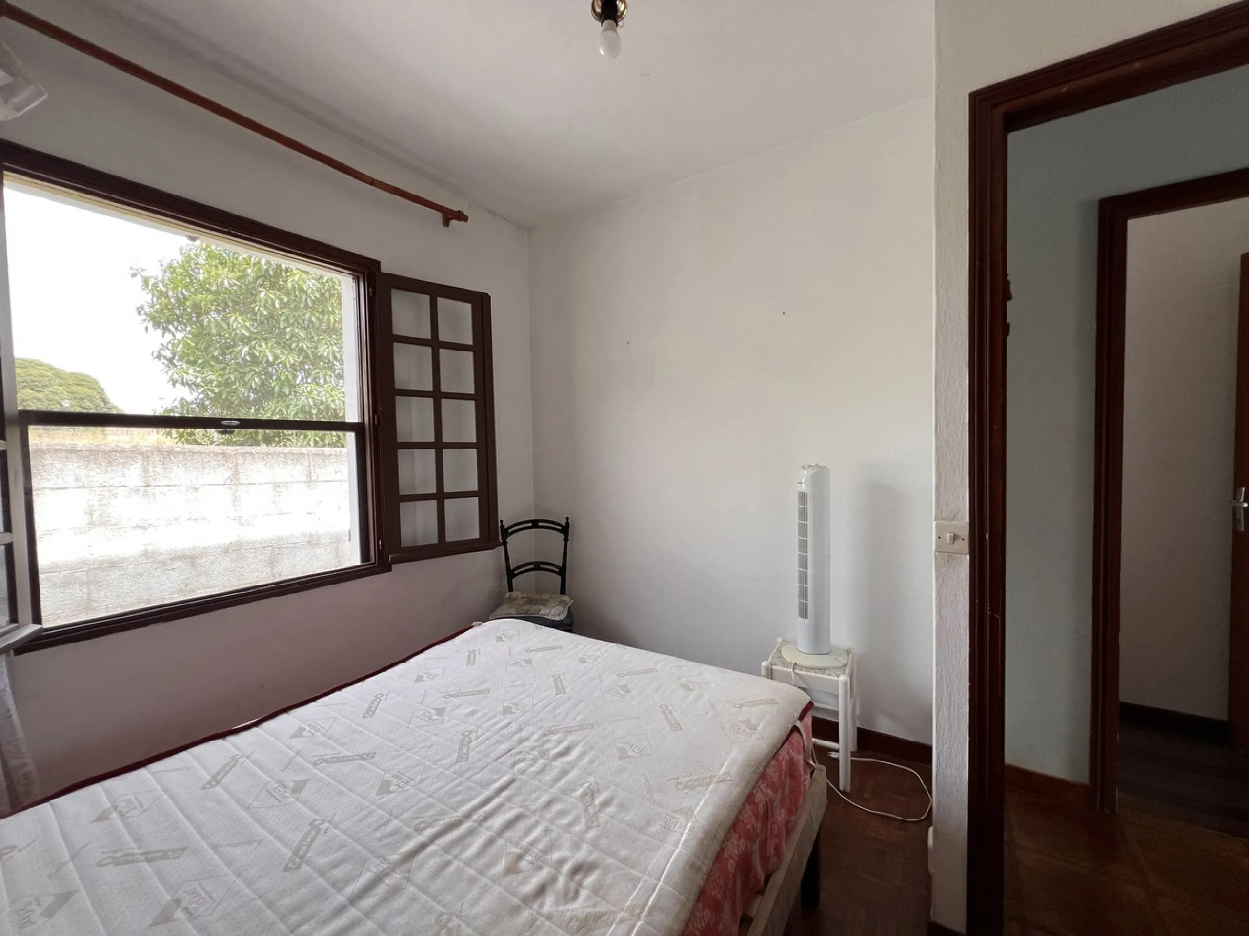 Large plot with house and swimming pool in the area of el Velerín.