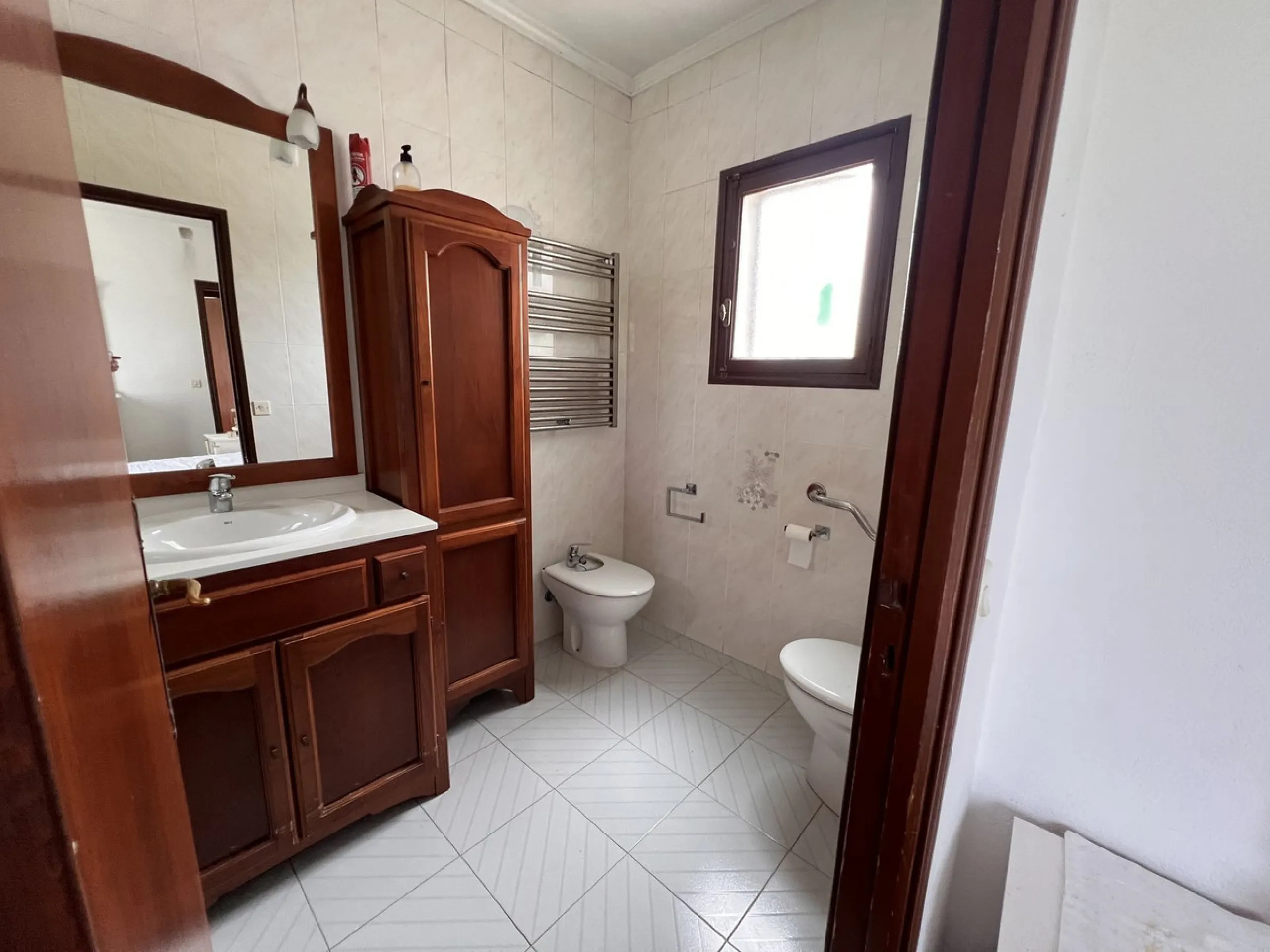 Large plot with house and swimming pool in the area of el Velerín.