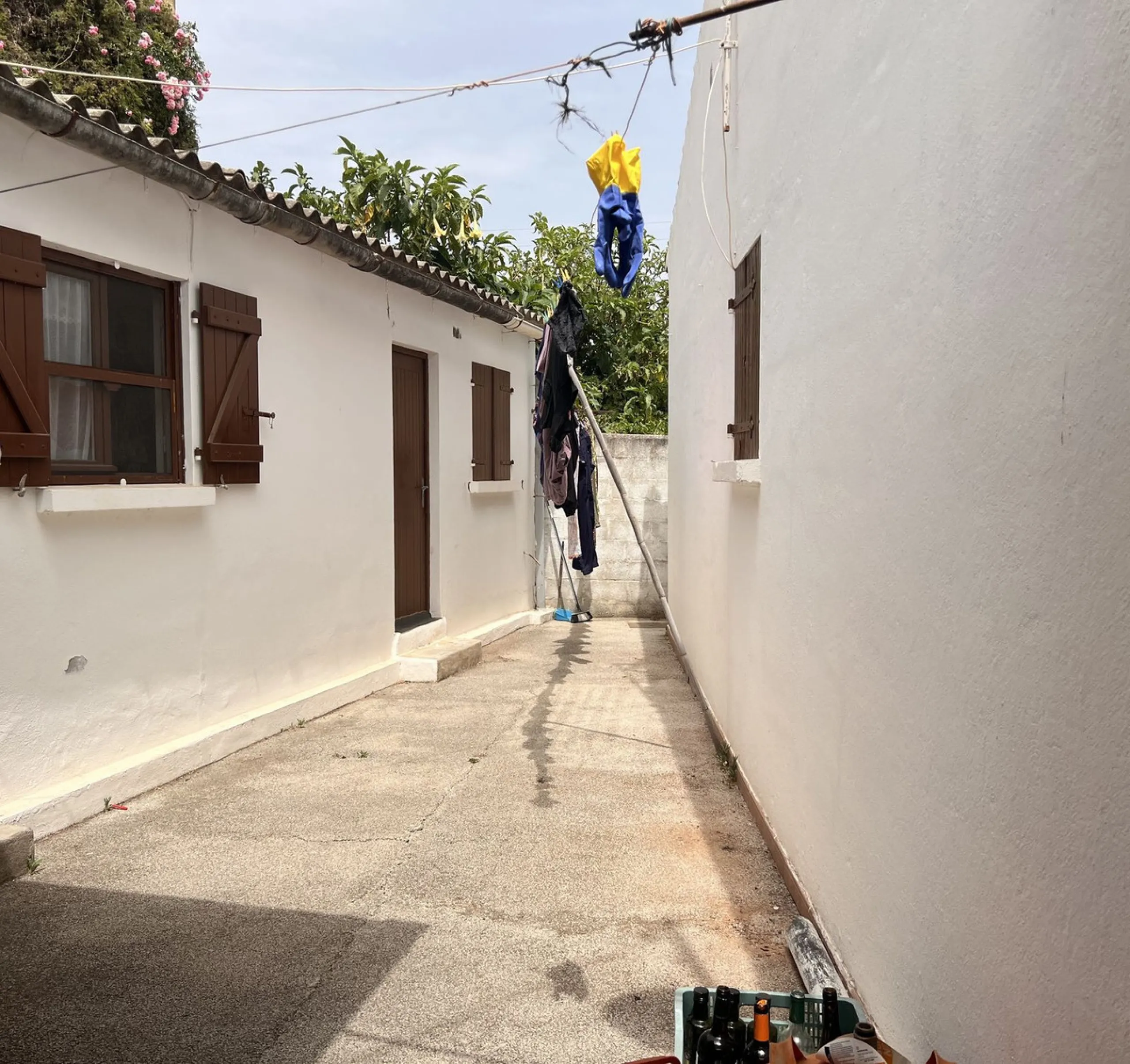 Large plot with house and swimming pool in the area of el Velerín.