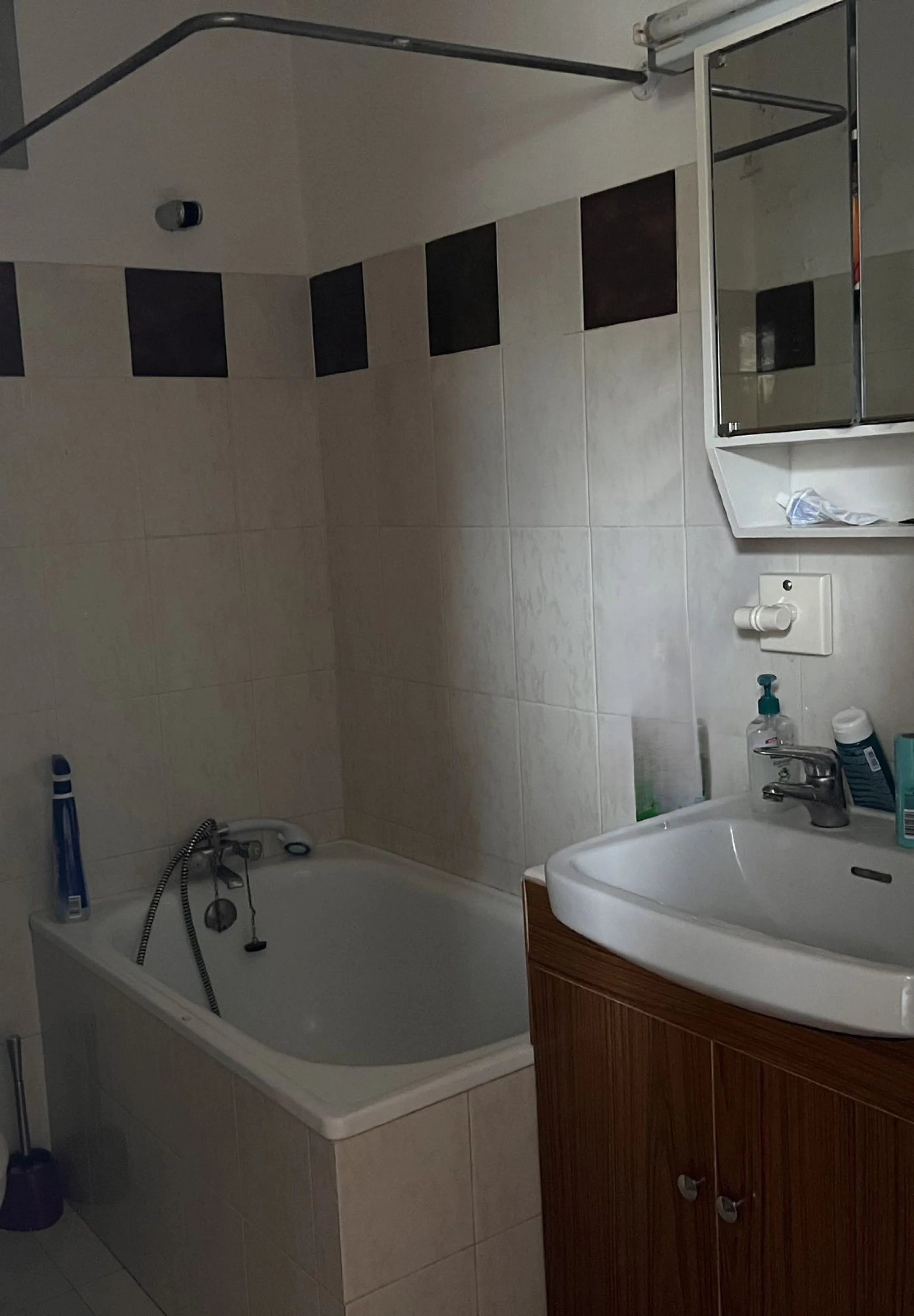 Large plot with house and swimming pool in the area of el Velerín.