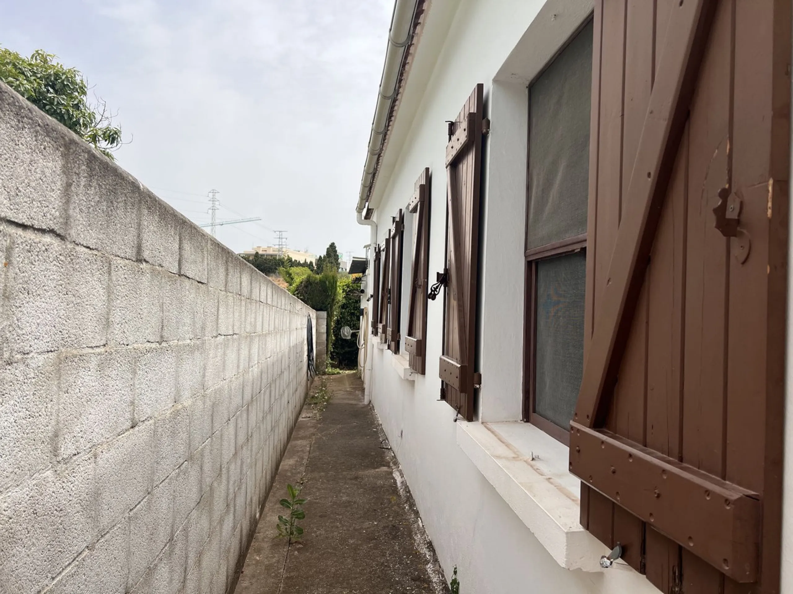 Large plot with house and swimming pool in the area of el Velerín.