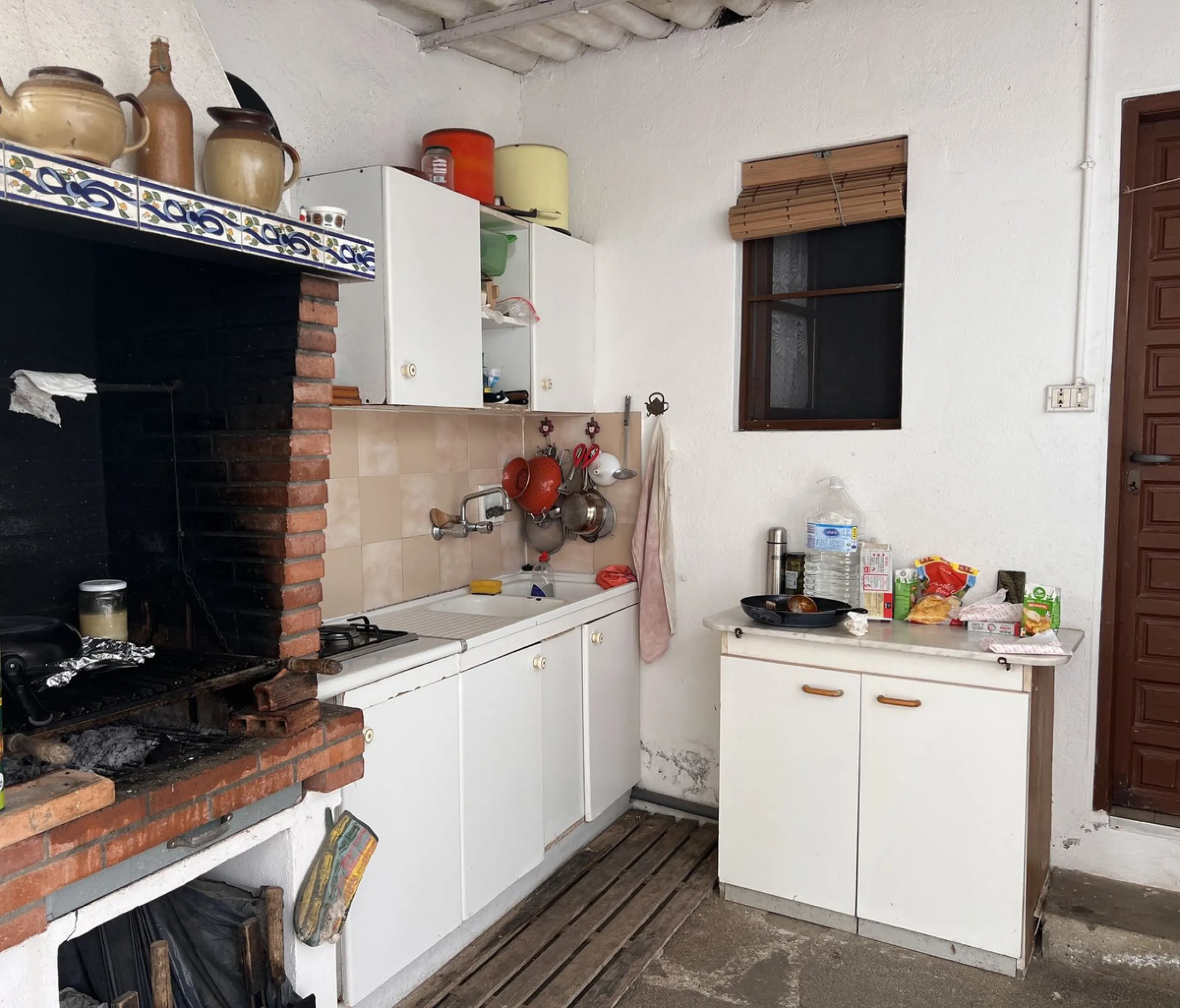 Large plot with house and swimming pool in the area of el Velerín.