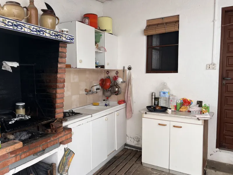 Large plot with house and swimming pool in the area of el Velerín.
