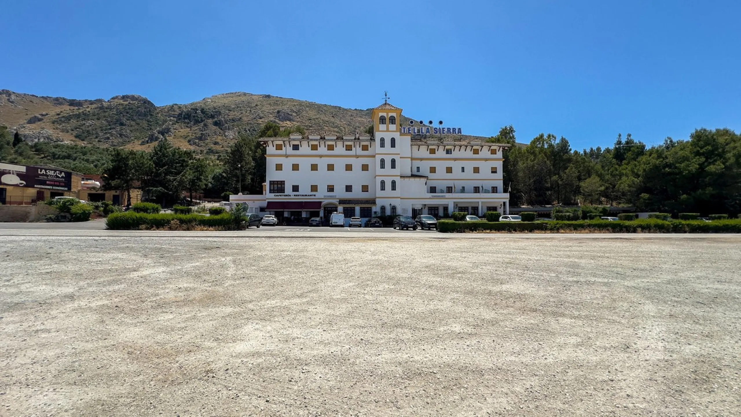 Commercial - Hotel в продаже в Antequera, Málaga. В доме 63 спален и 55 ванных комнат. Площадь дома 2460 м². Площадь участка 33000 м²