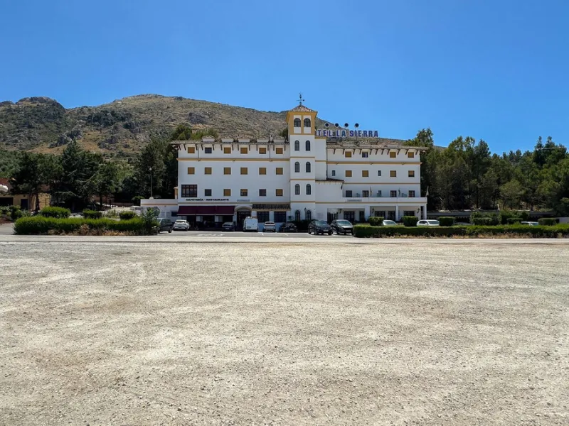Commercial - Hotel в продаже в Antequera, Málaga. В доме 63 спален и 55 ванных комнат. Площадь дома 2460 м². Площадь участка 33000 м²