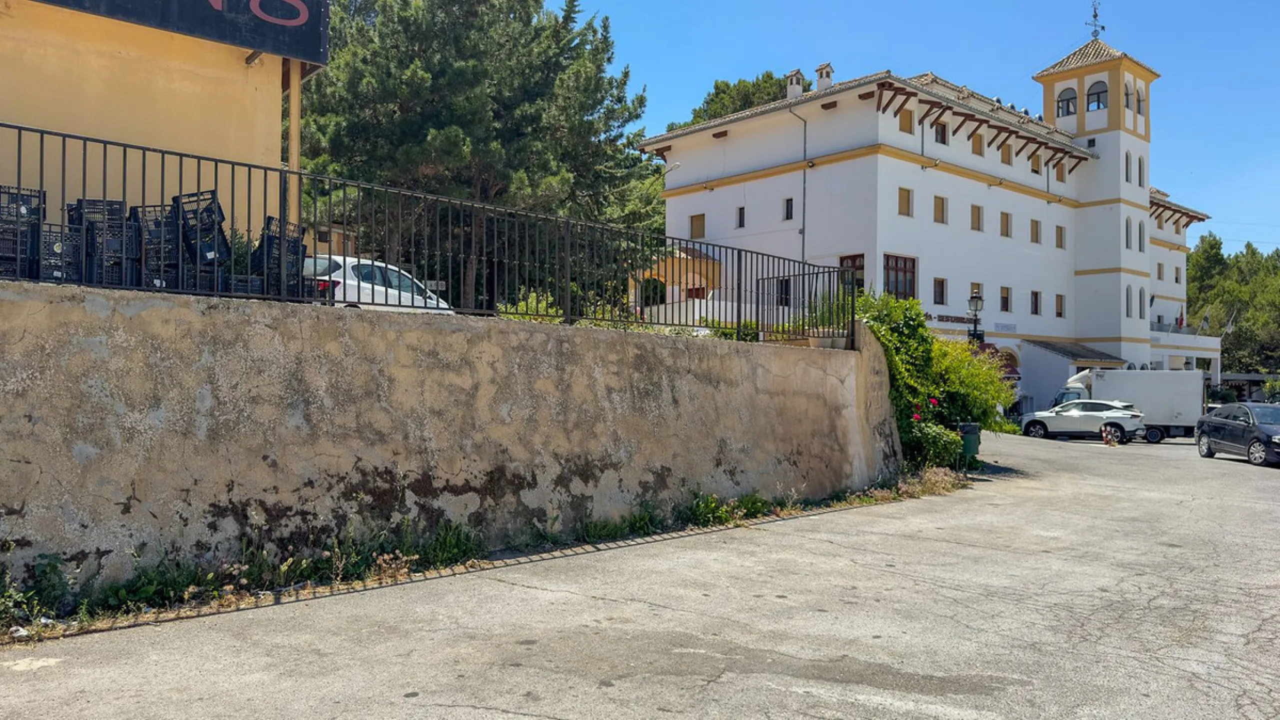 Commercial - Hotel в продаже в Antequera, Málaga. В доме 63 спален и 55 ванных комнат. Площадь дома 2460 м². Площадь участка 33000 м²