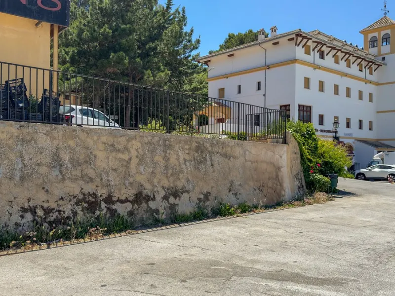 Commercial - Hotel в продаже в Antequera, Málaga. В доме 63 спален и 55 ванных комнат. Площадь дома 2460 м². Площадь участка 33000 м²
