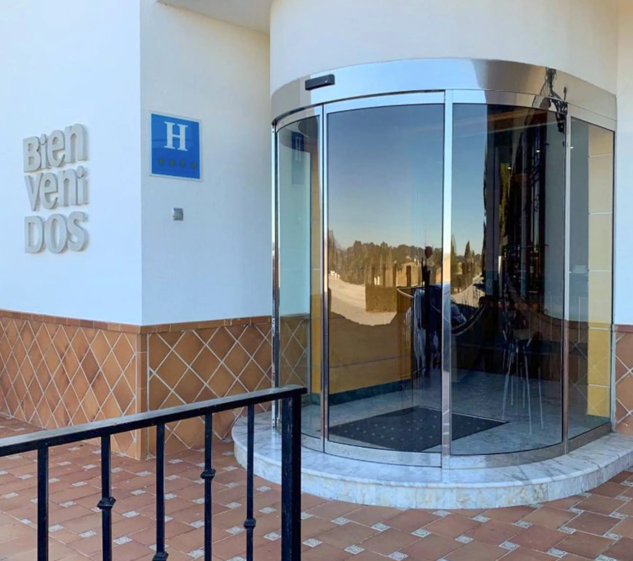 Commercial - Hotel в продаже в Antequera, Málaga. В доме 63 спален и 55 ванных комнат. Площадь дома 2460 м². Площадь участка 33000 м²