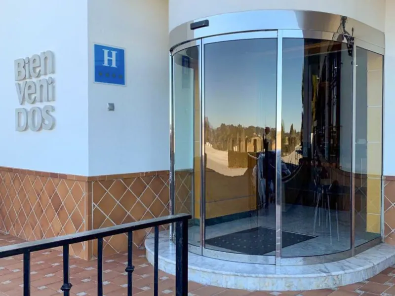 Commercial - Hotel в продаже в Antequera, Málaga. В доме 63 спален и 55 ванных комнат. Площадь дома 2460 м². Площадь участка 33000 м²