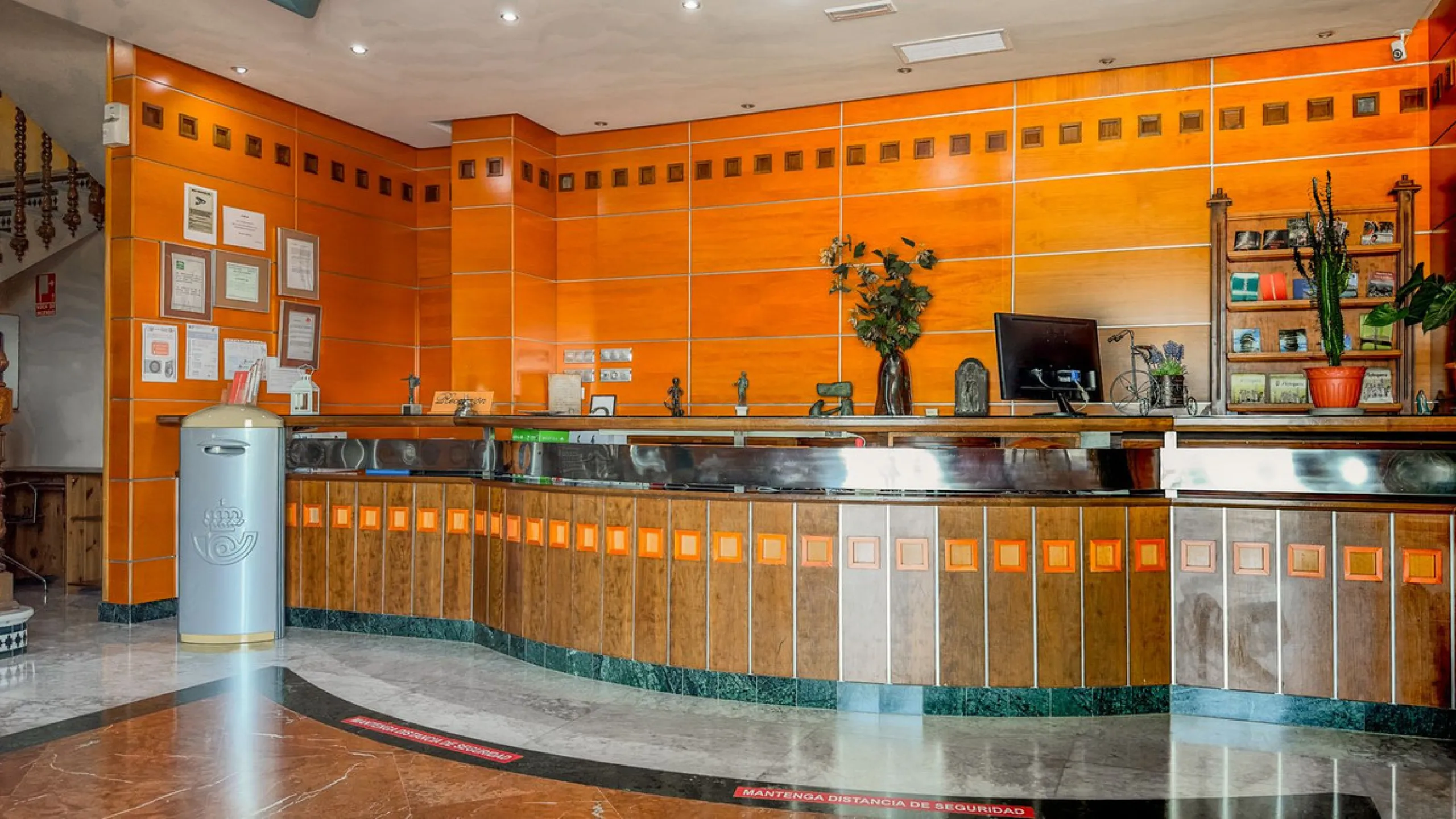 Commercial - Hotel в продаже в Antequera, Málaga. В доме 63 спален и 55 ванных комнат. Площадь дома 2460 м². Площадь участка 33000 м²