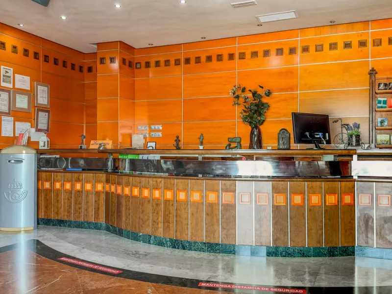 Commercial - Hotel в продаже в Antequera, Málaga. В доме 63 спален и 55 ванных комнат. Площадь дома 2460 м². Площадь участка 33000 м²