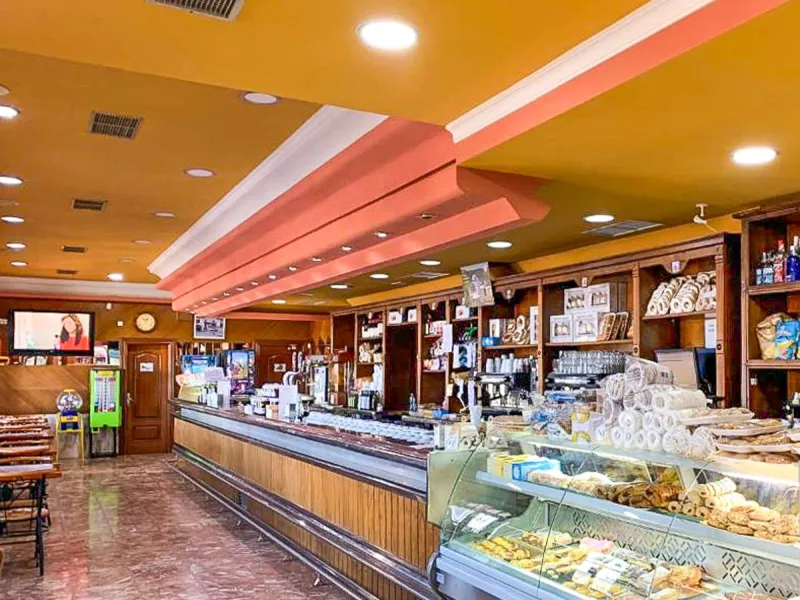 Commercial - Hotel в продаже в Antequera, Málaga. В доме 63 спален и 55 ванных комнат. Площадь дома 2460 м². Площадь участка 33000 м²