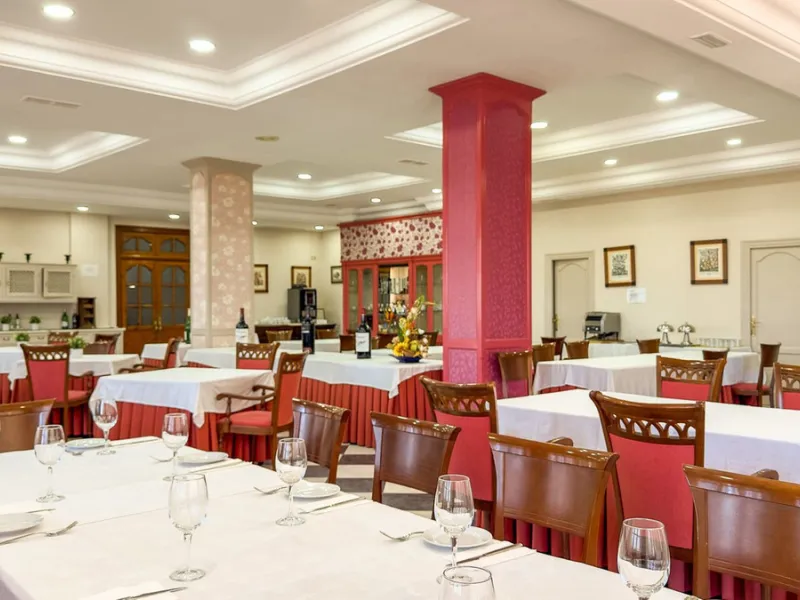 Commercial - Hotel в продаже в Antequera, Málaga. В доме 63 спален и 55 ванных комнат. Площадь дома 2460 м². Площадь участка 33000 м²