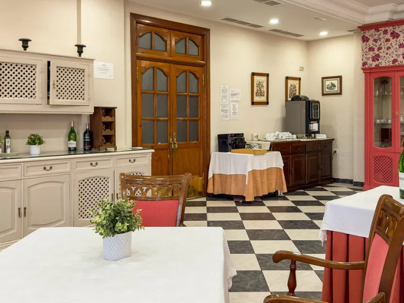 Commercial - Hotel в продаже в Antequera, Málaga. В доме 63 спален и 55 ванных комнат. Площадь дома 2460 м². Площадь участка 33000 м²