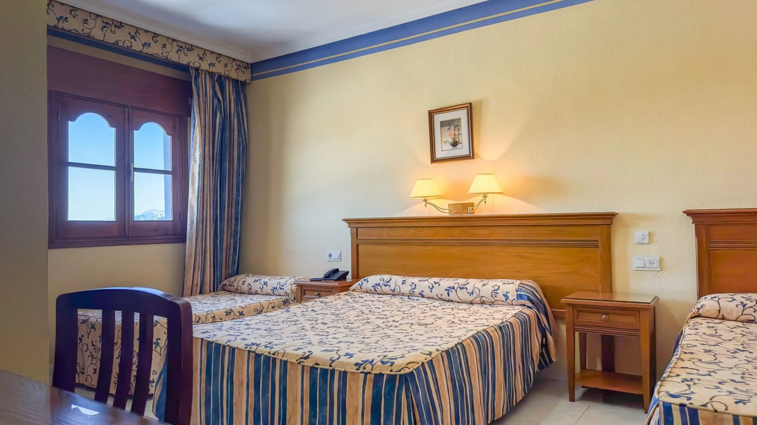 Commercial - Hotel в продаже в Antequera, Málaga. В доме 63 спален и 55 ванных комнат. Площадь дома 2460 м². Площадь участка 33000 м²