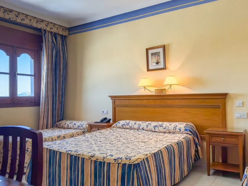 Commercial - Hotel в продаже в Antequera, Málaga. В доме 63 спален и 55 ванных комнат. Площадь дома 2460 м². Площадь участка 33000 м²