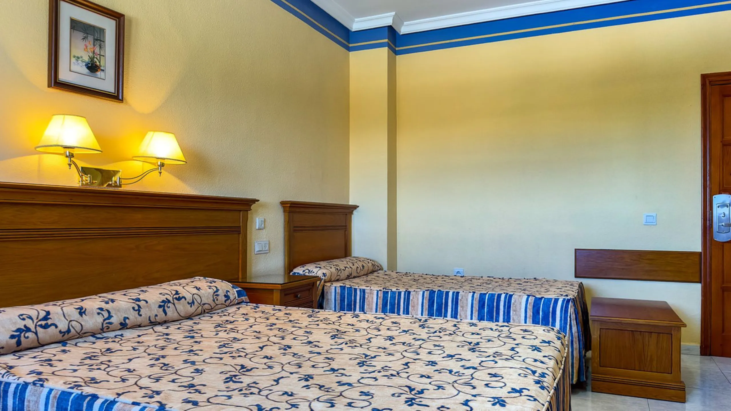 Commercial - Hotel в продаже в Antequera, Málaga. В доме 63 спален и 55 ванных комнат. Площадь дома 2460 м². Площадь участка 33000 м²