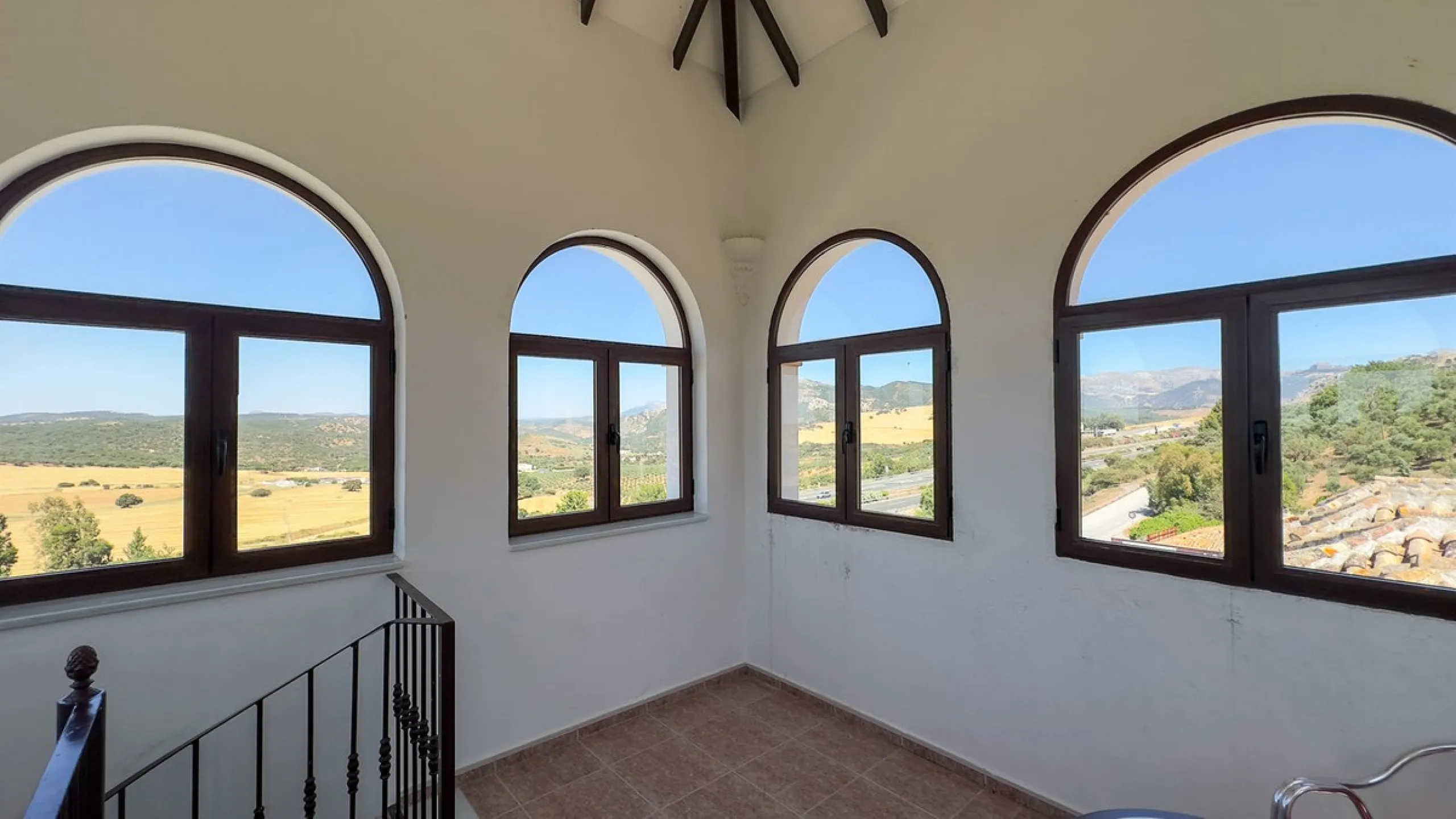 Commercial - Hotel в продаже в Antequera, Málaga. В доме 63 спален и 55 ванных комнат. Площадь дома 2460 м². Площадь участка 33000 м²