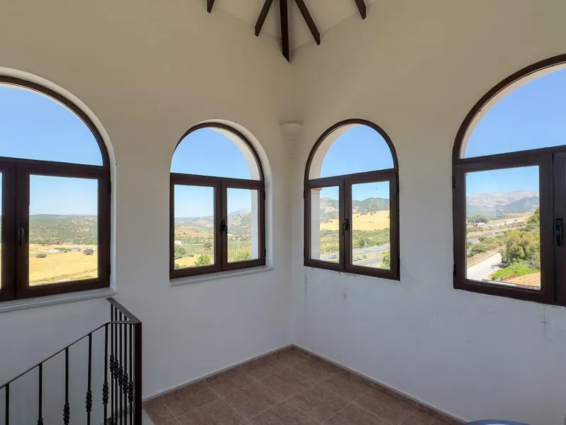 Commercial - Hotel в продаже в Antequera, Málaga. В доме 63 спален и 55 ванных комнат. Площадь дома 2460 м². Площадь участка 33000 м²