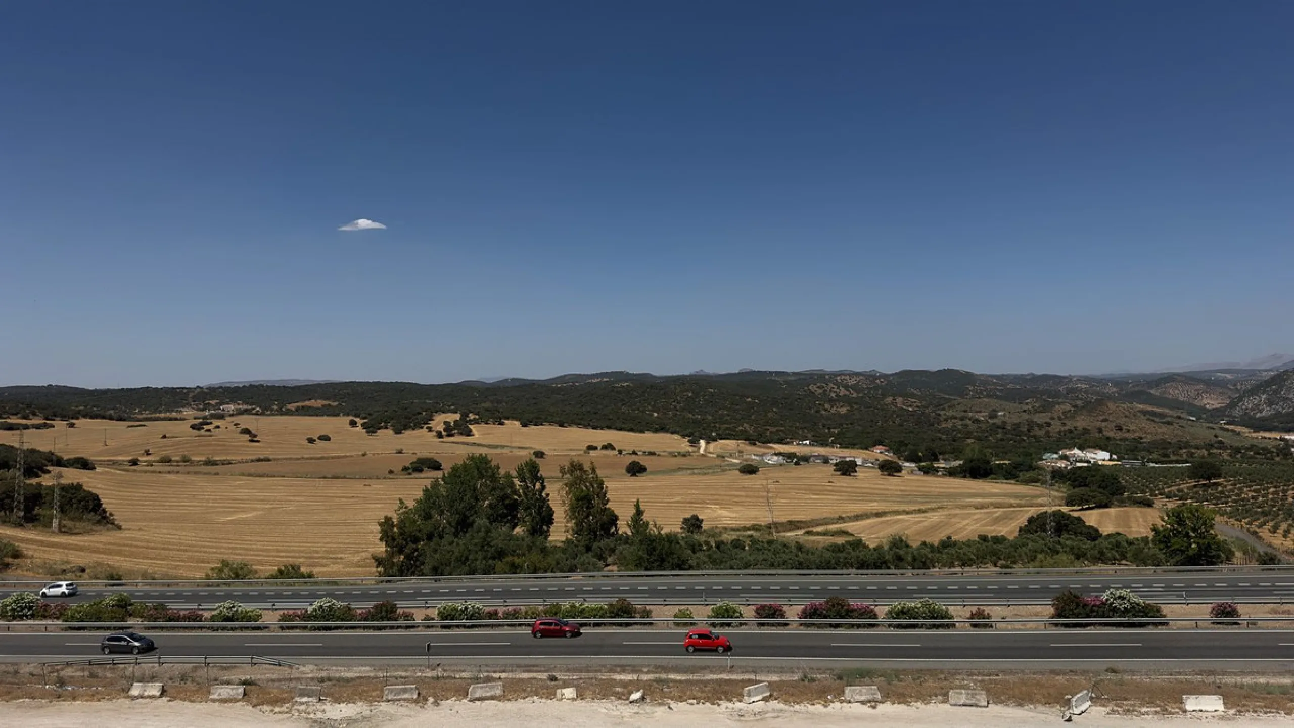 Commercial - Hotel в продаже в Antequera, Málaga. В доме 63 спален и 55 ванных комнат. Площадь дома 2460 м². Площадь участка 33000 м²