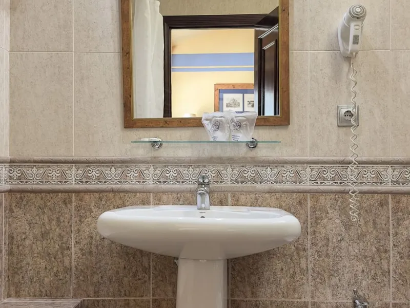 Commercial - Hotel в продаже в Antequera, Málaga. В доме 63 спален и 55 ванных комнат. Площадь дома 2460 м². Площадь участка 33000 м²