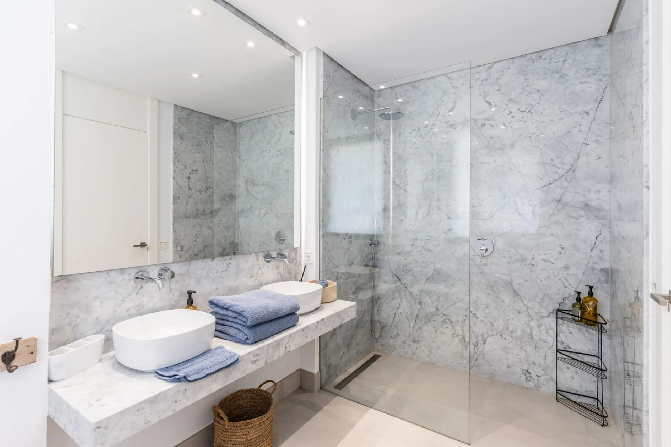 This exceptional luxury villa is situated in the prestigious area of Cabopino, Marbella East, offering a prime front line golf location with captivating views of both the sea and lush fairways. Designed to the highest standards, the property spans a gener