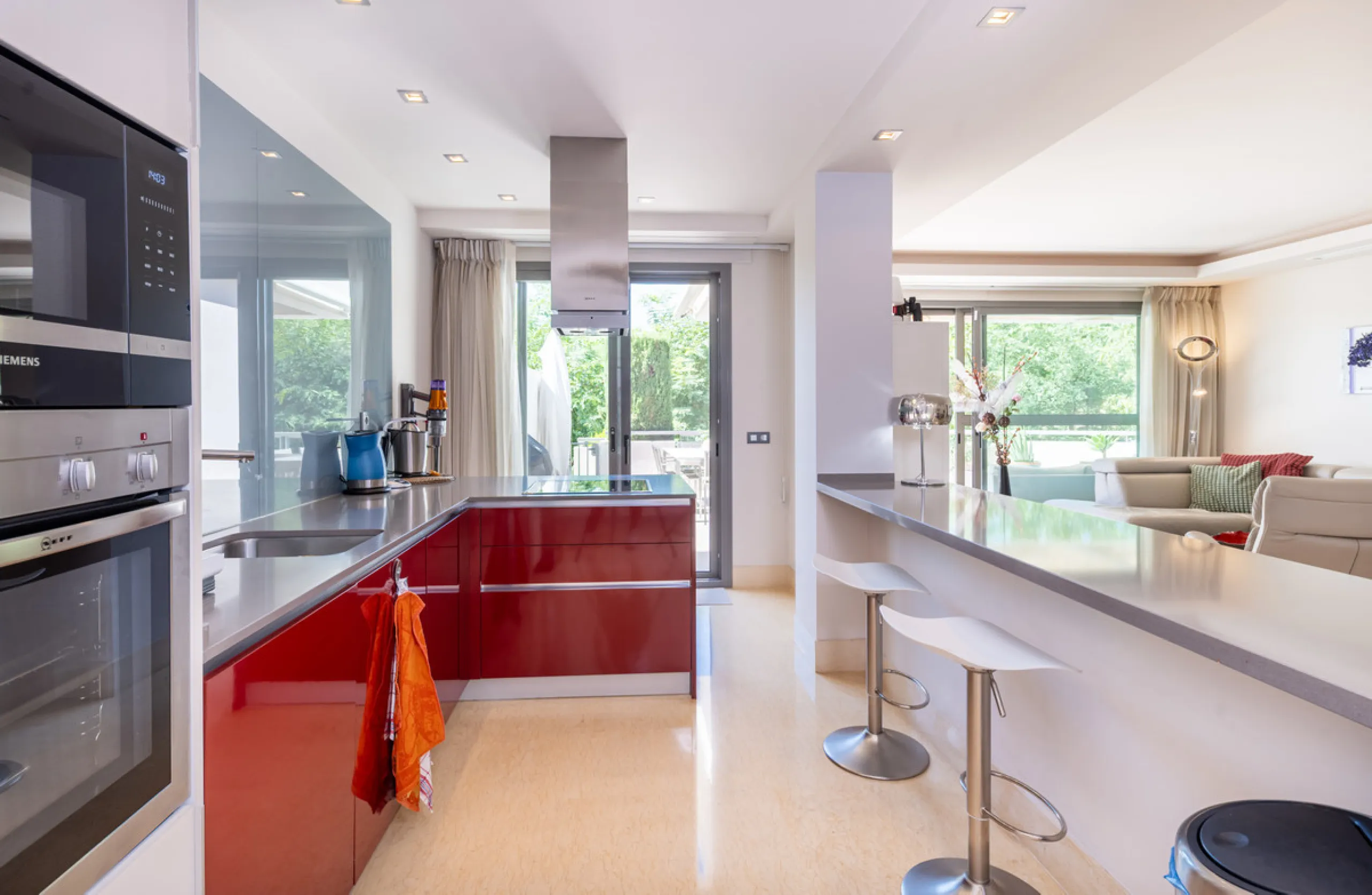 This modern apartment offers a range of features designed to enhance your living experience. The property boasts three bedrooms, each with its own en-suite bathroom, adding a touch of luxury. The apartment's west orientation allows for ample natural light