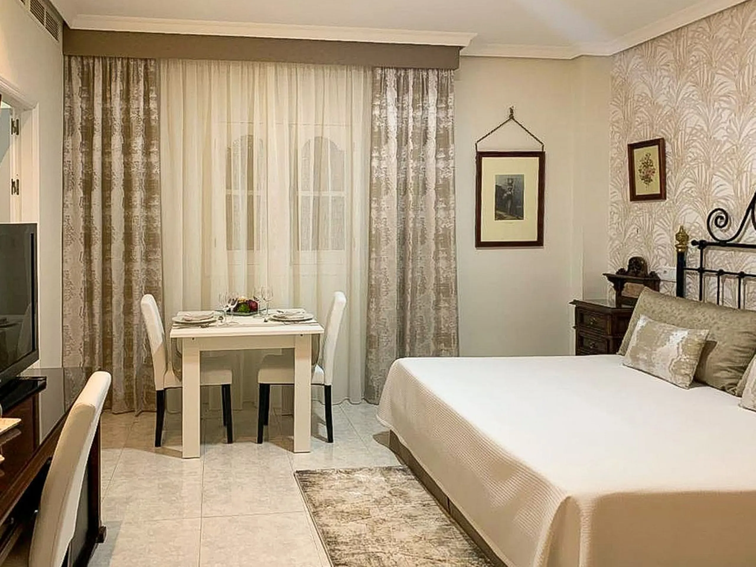 Commercial - Hotel в продаже в Antequera, Málaga. В доме 63 спален и 55 ванных комнат. Площадь дома 2460 м². Площадь участка 33000 м²