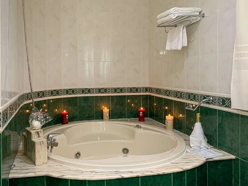 Commercial - Hotel в продаже в Antequera, Málaga. В доме 63 спален и 55 ванных комнат. Площадь дома 2460 м². Площадь участка 33000 м²