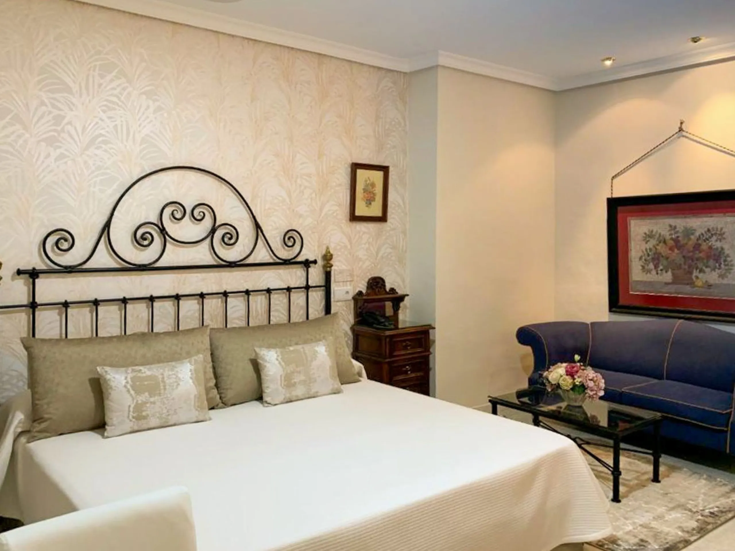 Commercial - Hotel в продаже в Antequera, Málaga. В доме 63 спален и 55 ванных комнат. Площадь дома 2460 м². Площадь участка 33000 м²