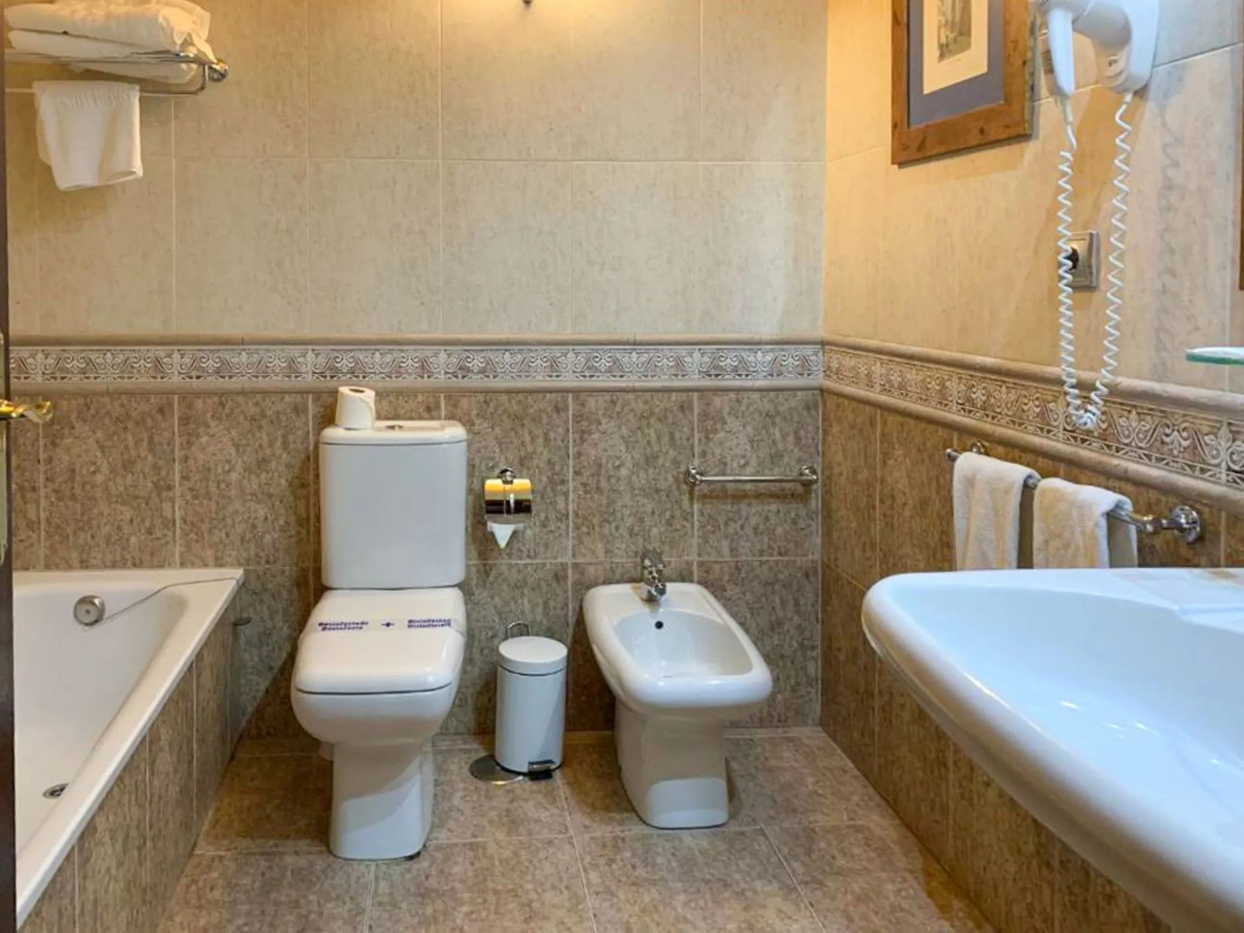 Commercial - Hotel в продаже в Antequera, Málaga. В доме 63 спален и 55 ванных комнат. Площадь дома 2460 м². Площадь участка 33000 м²