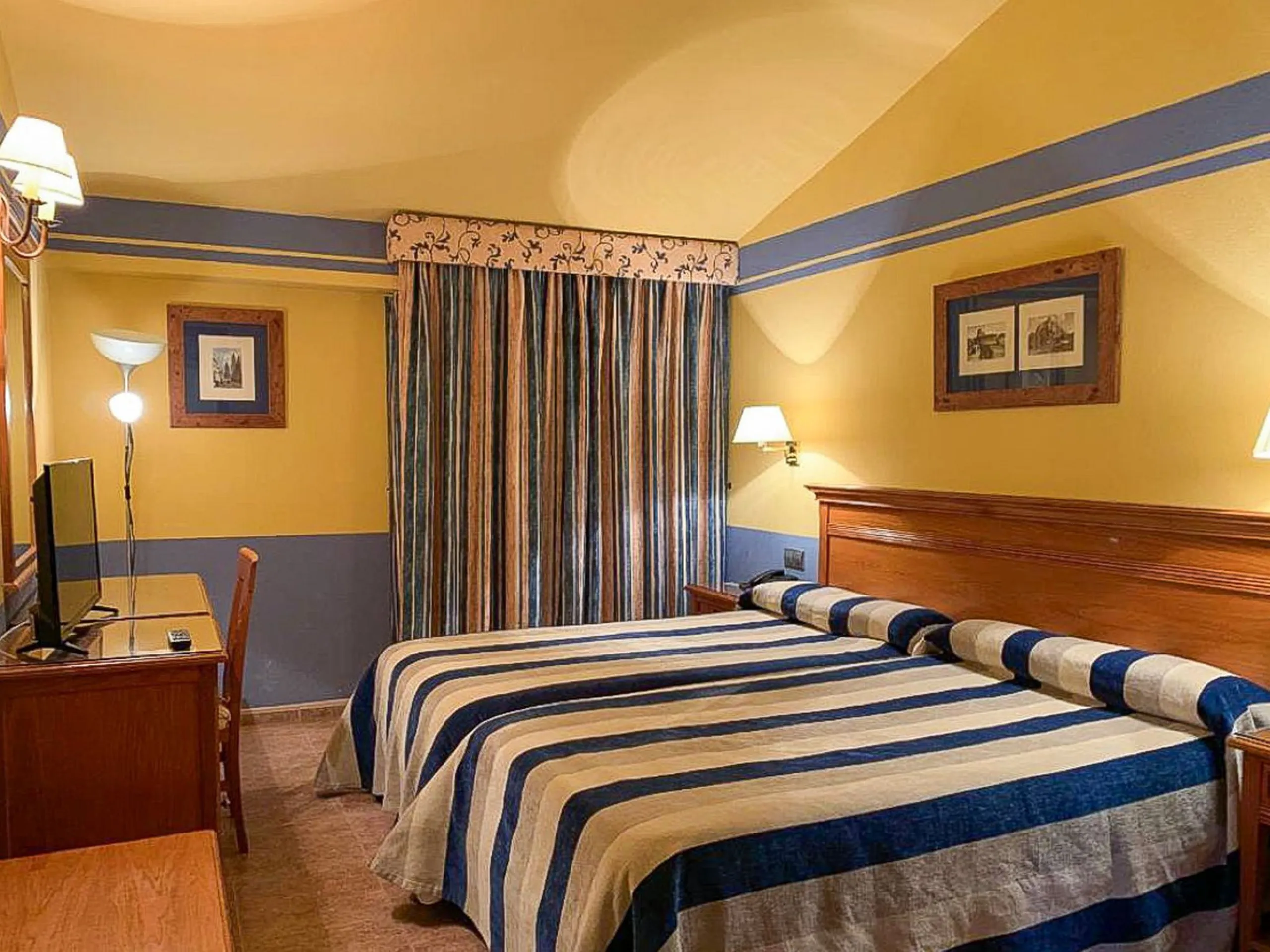 Commercial - Hotel в продаже в Antequera, Málaga. В доме 63 спален и 55 ванных комнат. Площадь дома 2460 м². Площадь участка 33000 м²