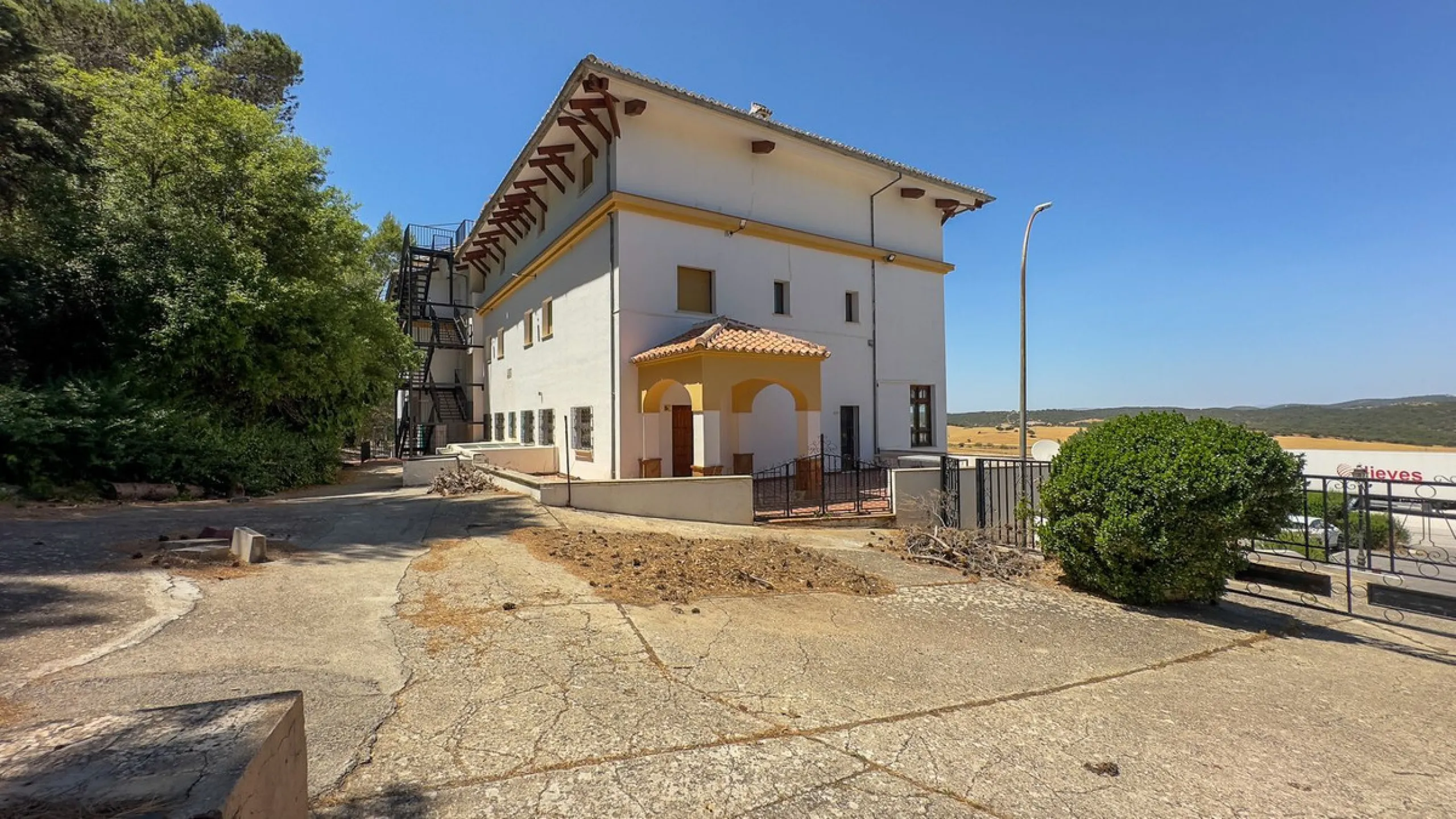 Commercial - Hotel в продаже в Antequera, Málaga. В доме 63 спален и 55 ванных комнат. Площадь дома 2460 м². Площадь участка 33000 м²